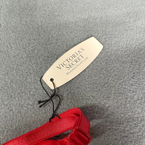 Victoria's Secret Bra 32C Red Miraculous Plunge Padded 2 Cup Push Up Bombshell - Picture 4 of 9